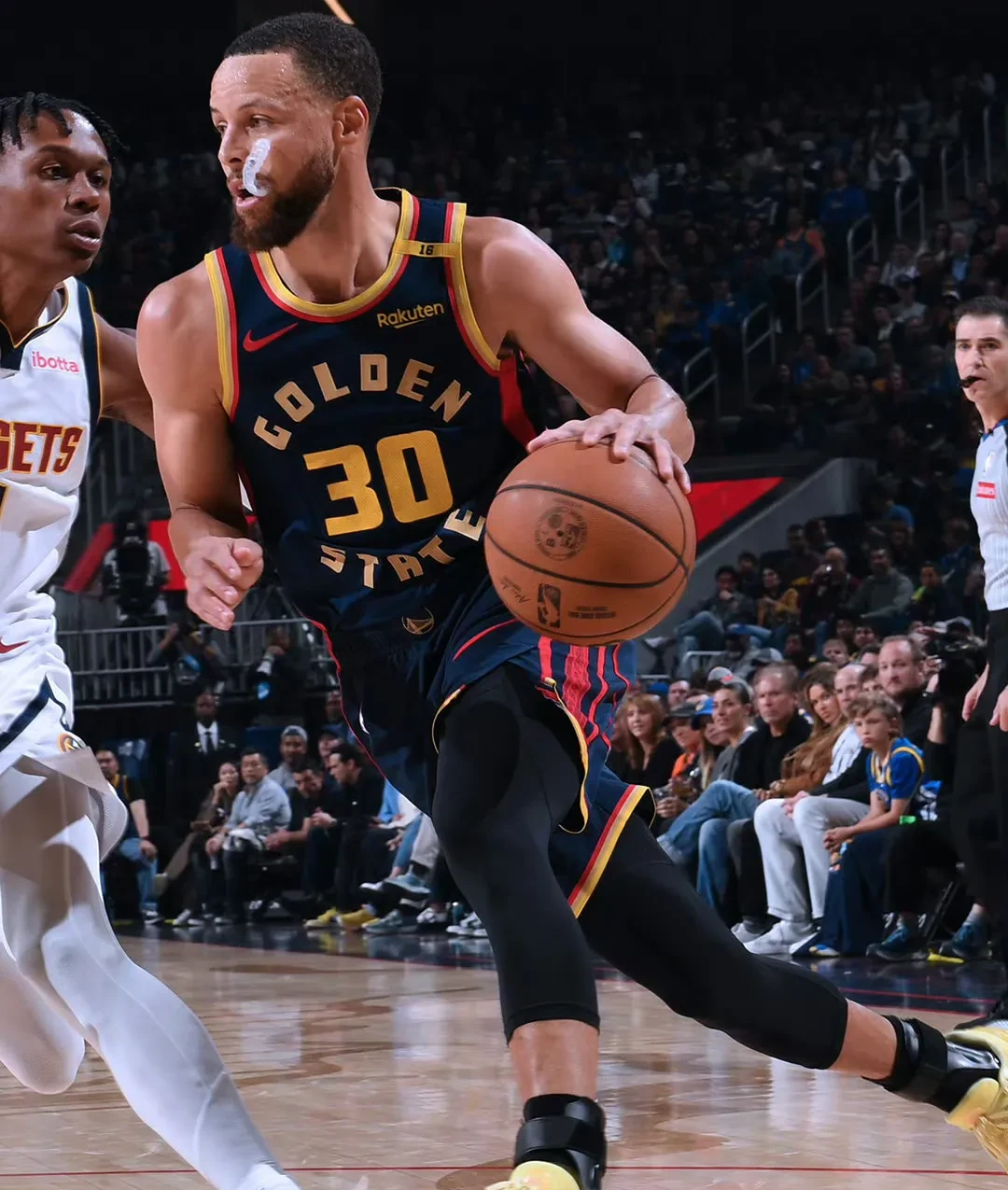 爱游戏-勇士带队取胜！，Scout重要时刻出色防守观众掌声雷动(奋勇向前全集播放)