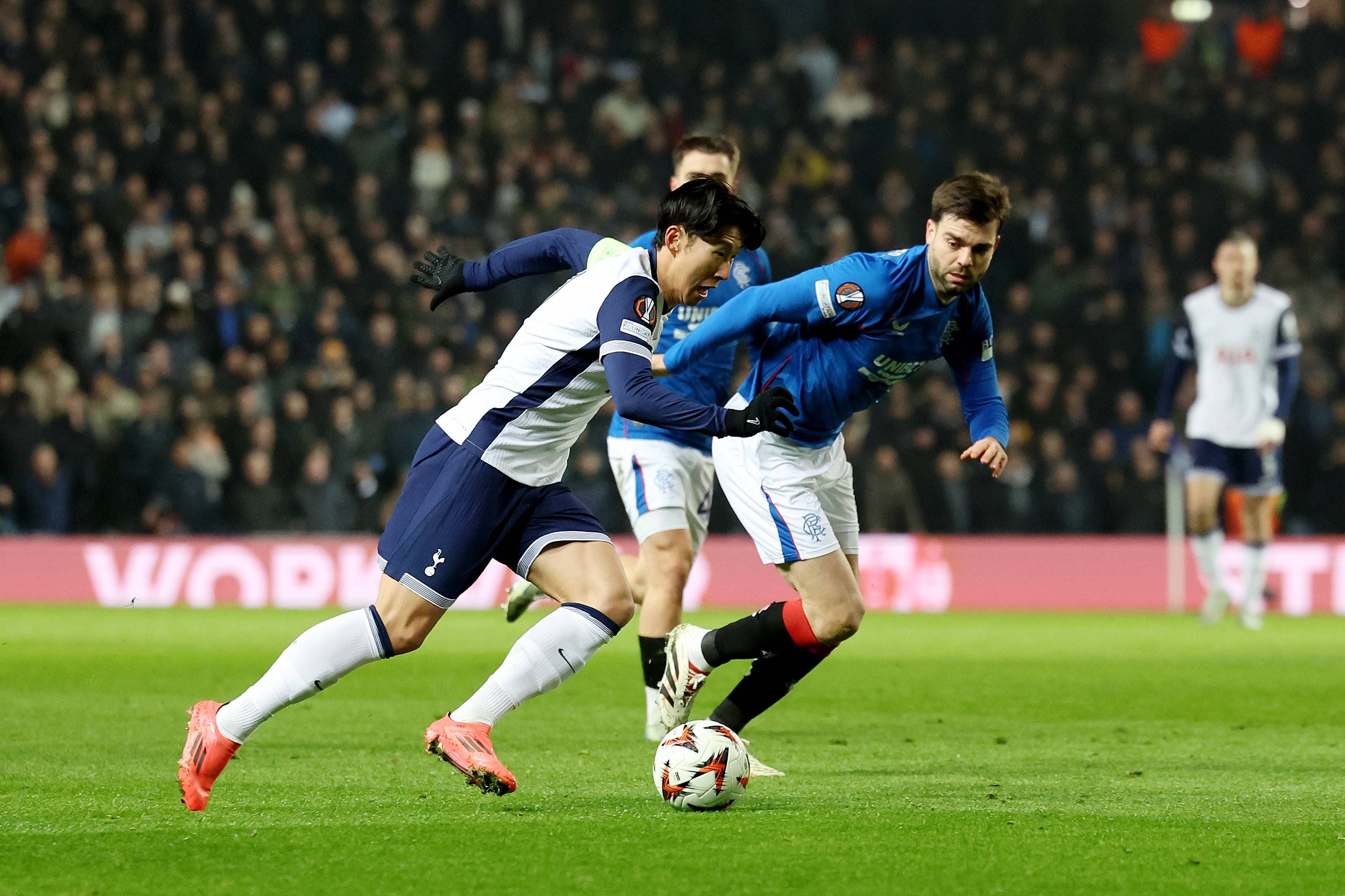 爱游戏体育-关于里程碑夜！洛杉矶湖人回应争议，欧联冲刺阶段刷纪录，引发热议，身体对抗强度拉满的信息