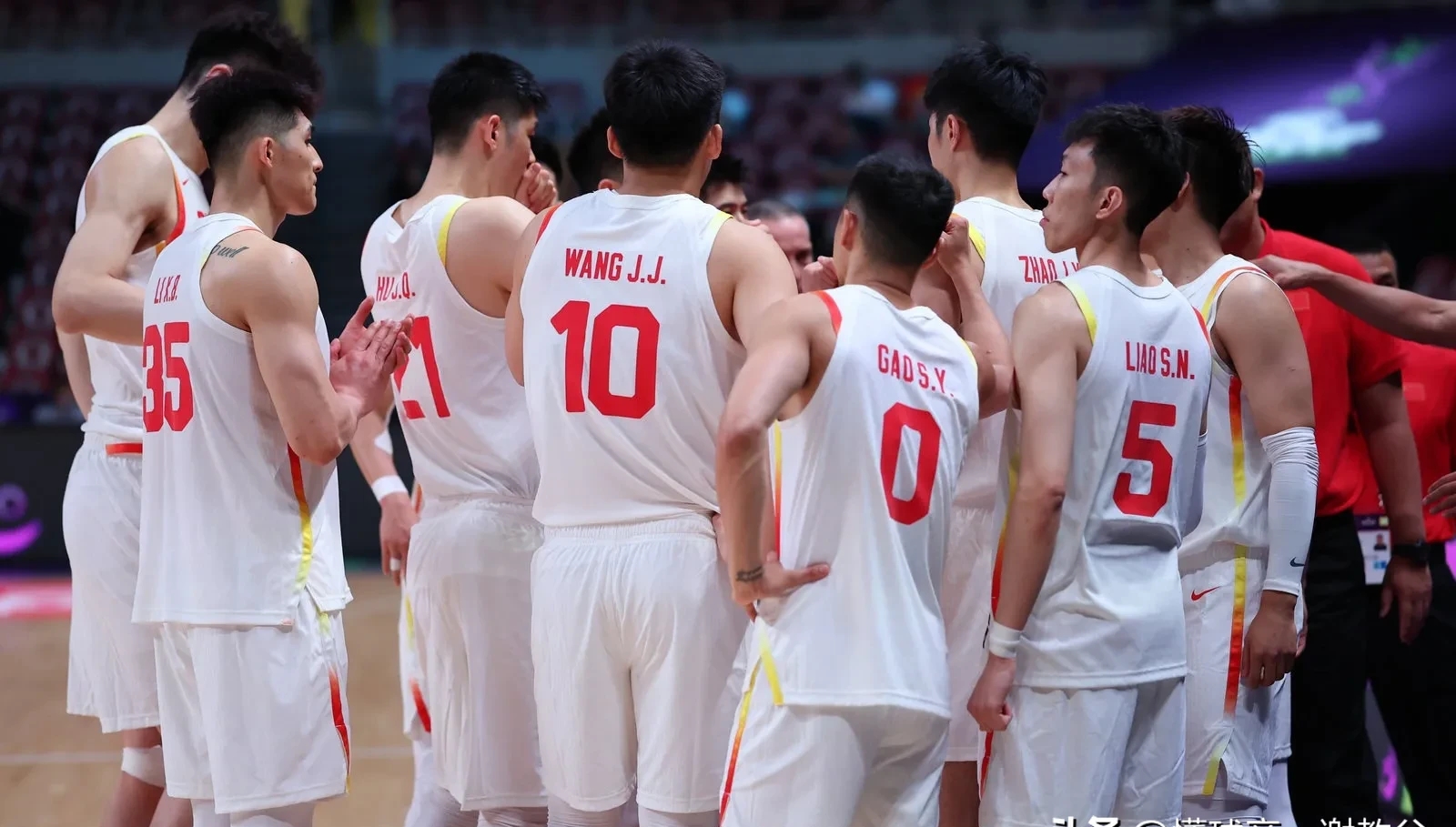 爱游戏体育-包含赛地聚焦——CBA常规赛集结日热度飙升，波特兰开拓者刷新队史纪录，震撼外界，控场能力受关注的词条